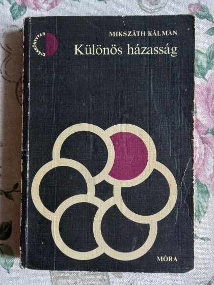 Különös ​házasság