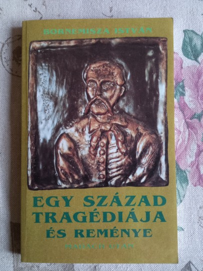 Egy század tragédiája és reménye