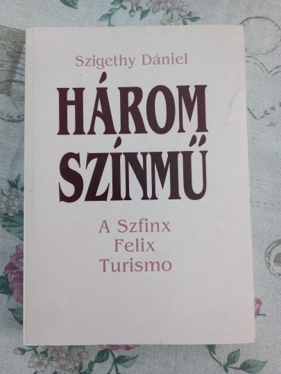 Három színmű