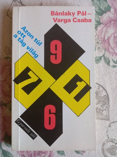 Azon túl ott a tág világ