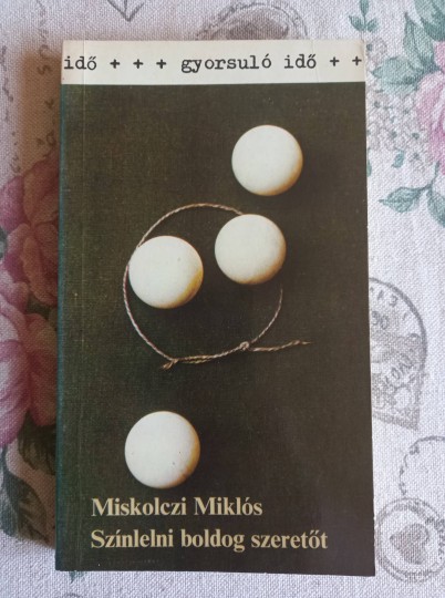 Színlelni ​boldog szeretőt